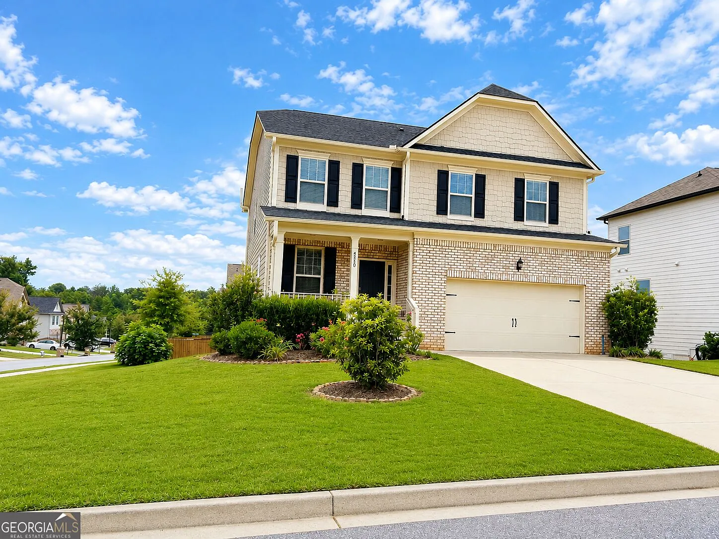 4 bed, 2.5 bath, 2533 sqft, $2,595 — Photo 2