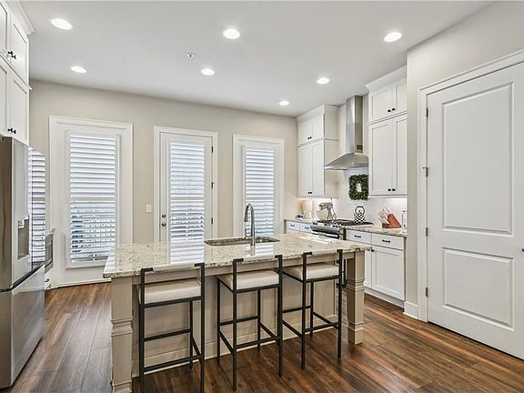 3rd image of 220 Mitchell Ln
