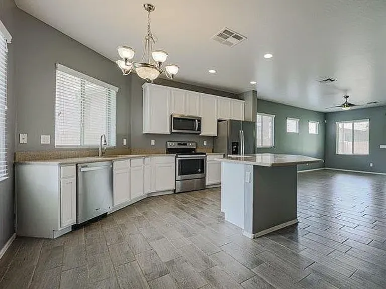 17720 N 89th Dr — Photo 3