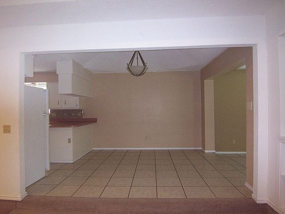 3rd image of 1916 Nightingale Ave