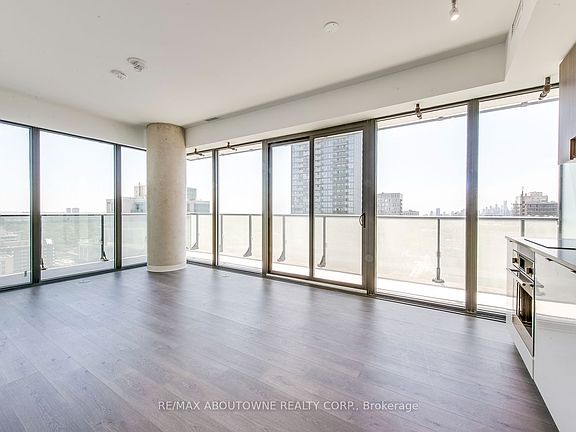 5th image of 161 Roehampton Ave #2010