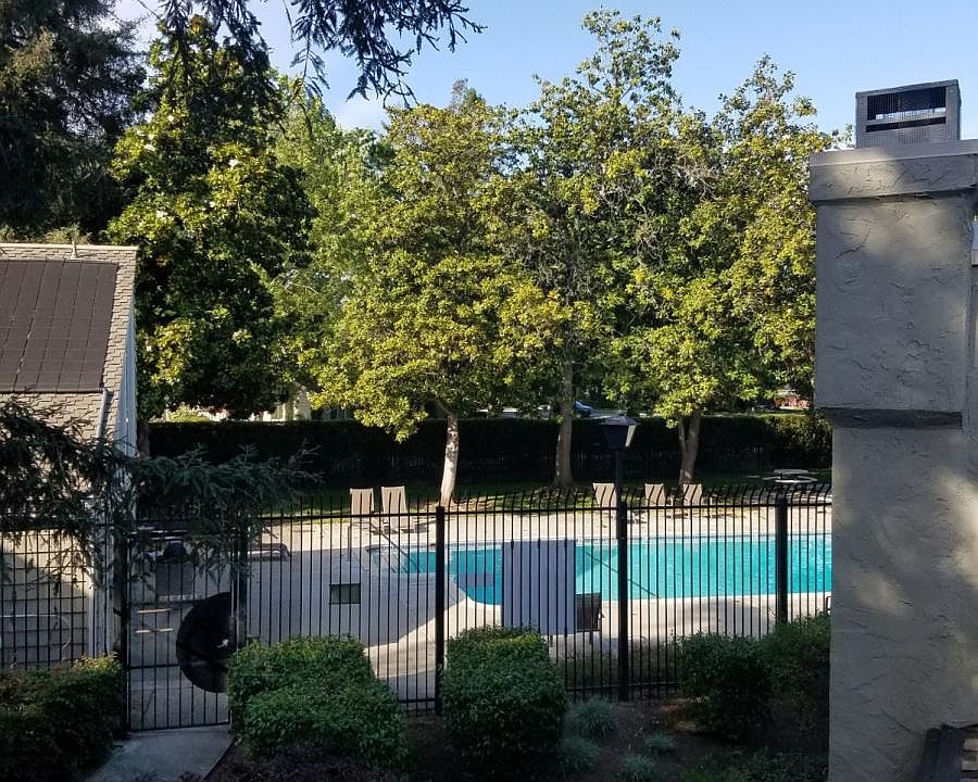 1st image of 1013 Cumberland Pl