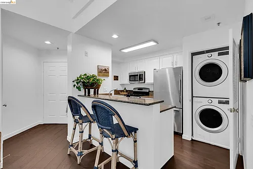180 Caldecott Ln #314 Photo 1