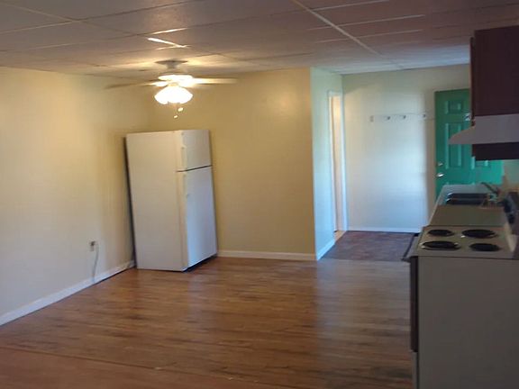 4th image of 110 S Main St APT H