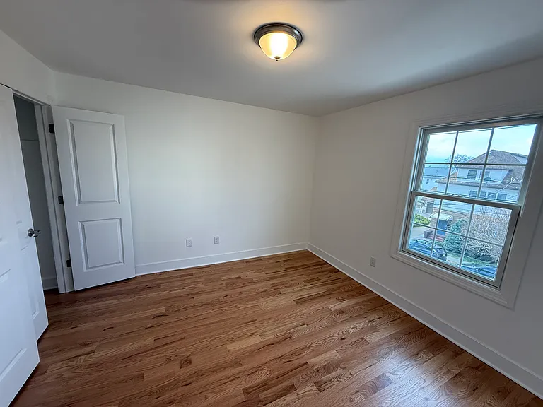 370 Semel Ave #B — Photo 6