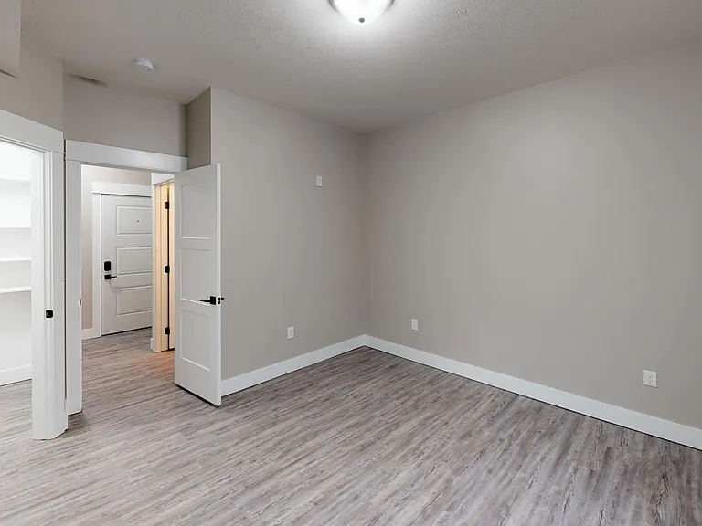 801 W Cedar St — Photo 39