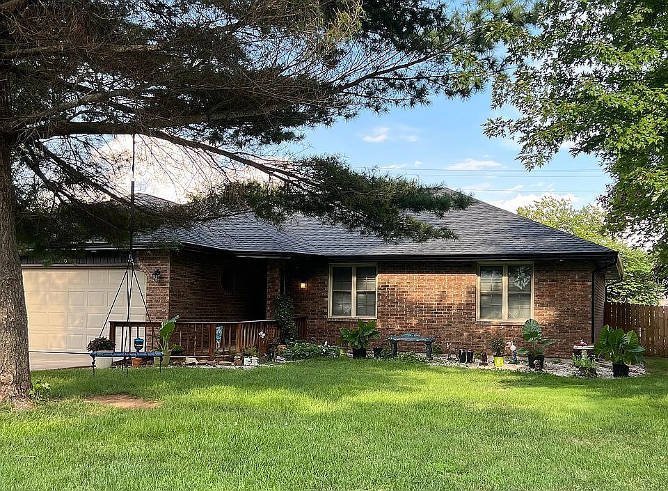 1st image of 126 Grand Prairie Dr