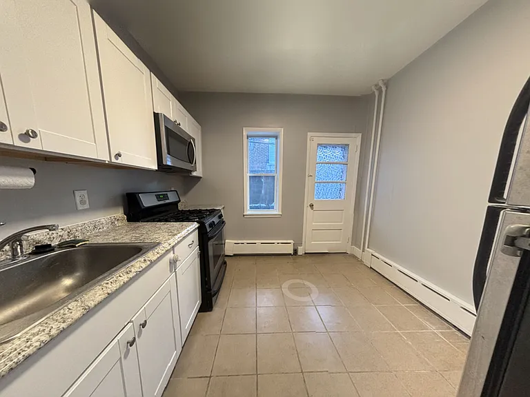 1832 Dudley St — Photo 3