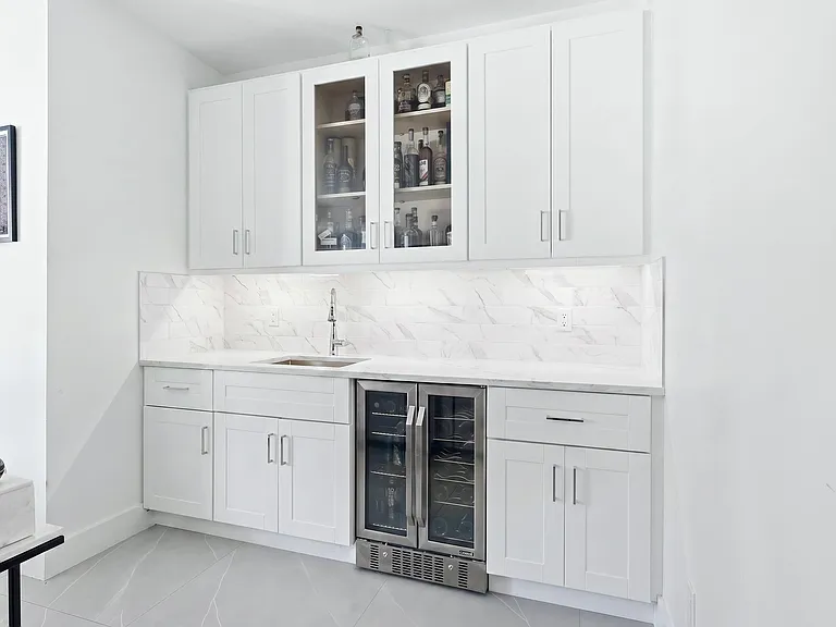290 Griffith St #1 — Photo 6