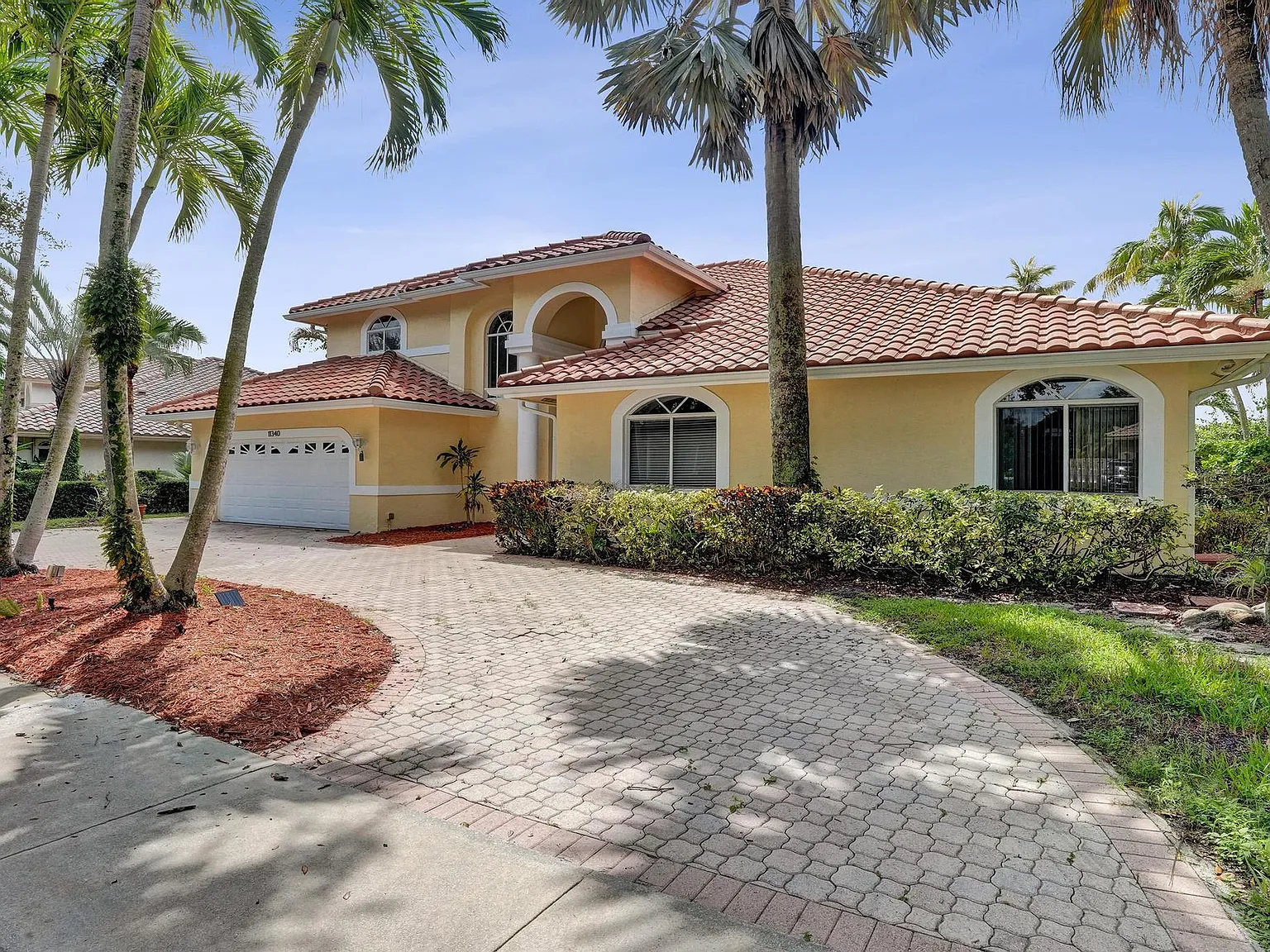 4 bed, 3.0 bath, 3287 sqft, $7,000 — Photo 2