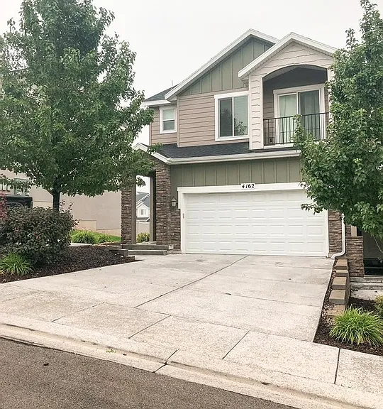4162 N Cresthaven Ln — Photo 1