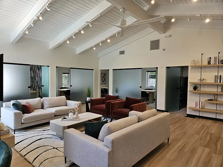 Chatsworth Apartments — Photo 16