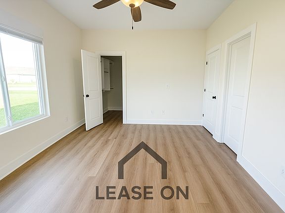 2nd image of 3839 S Bluelake Ct