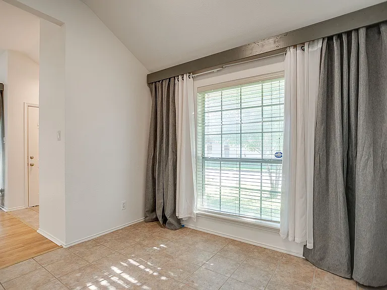 5323 Northridge Blvd — Photo 24