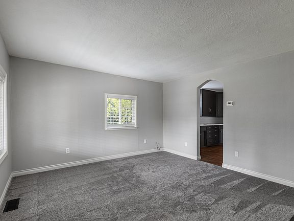 4th image of 840 West St