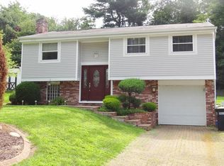 1873 Wallace Rd, South Park, PA 15129