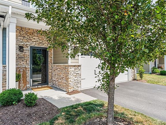 3rd image of 2035 Cool Springs Dr