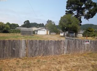 902 Bowron Rd, Lakeside, OR 97449