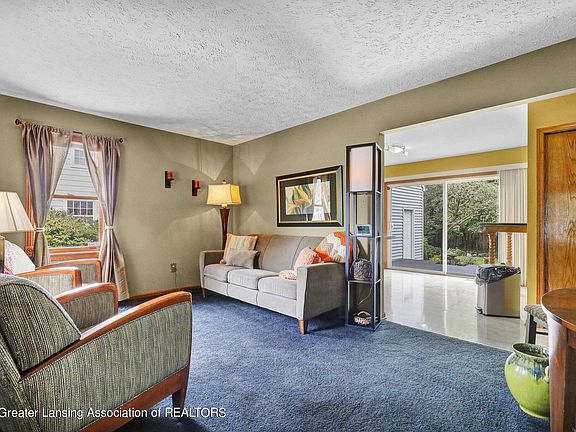 3rd image of 806 N Foster Ave