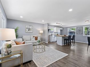 W147N8244 Manchester Dr, Menomonee Falls, WI 53051