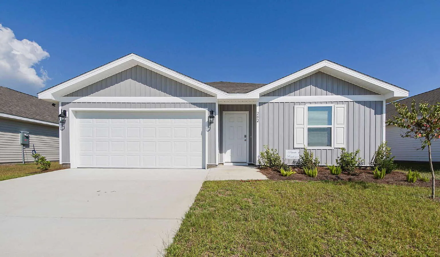 4 bed, 2.0 bath, 1387 sqft, $2,400 — Photo 1
