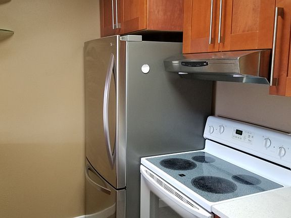 4th image of 155 Myreboe St NE #5