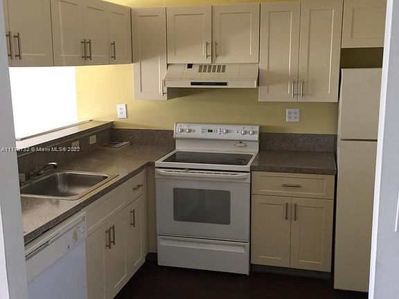 4th image of 9836 Nob Hill Ln #9836