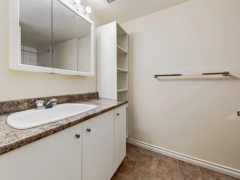 130 Mount Pleasant Dr #1 — Photo 16