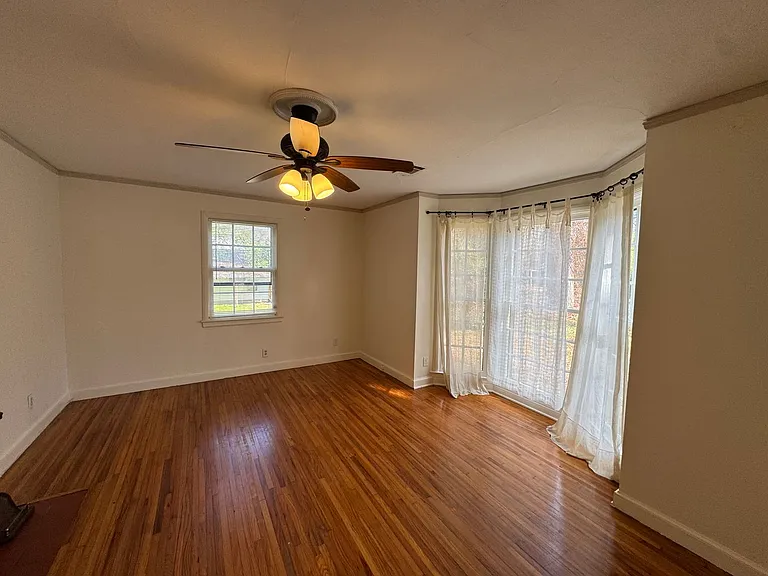 2530 Girard St — Photo 3