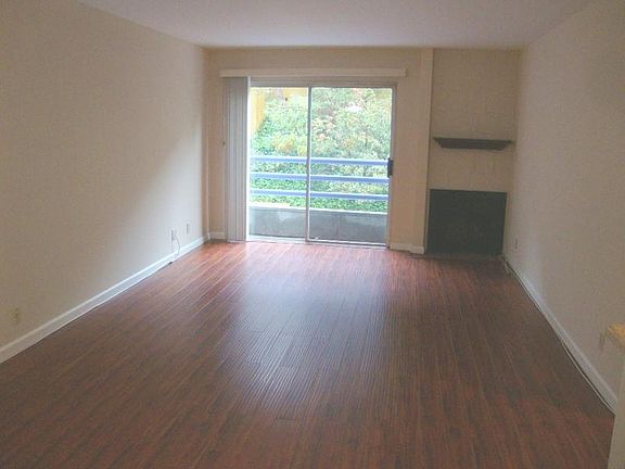 3rd image of 308-1617 Calle Vaquero #308