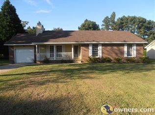 6840 Woodmark Dr, Fayetteville, NC 28314
