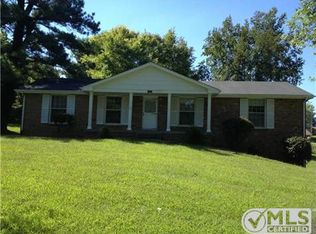 2590 Memorial Dr, Clarksville, TN 37043