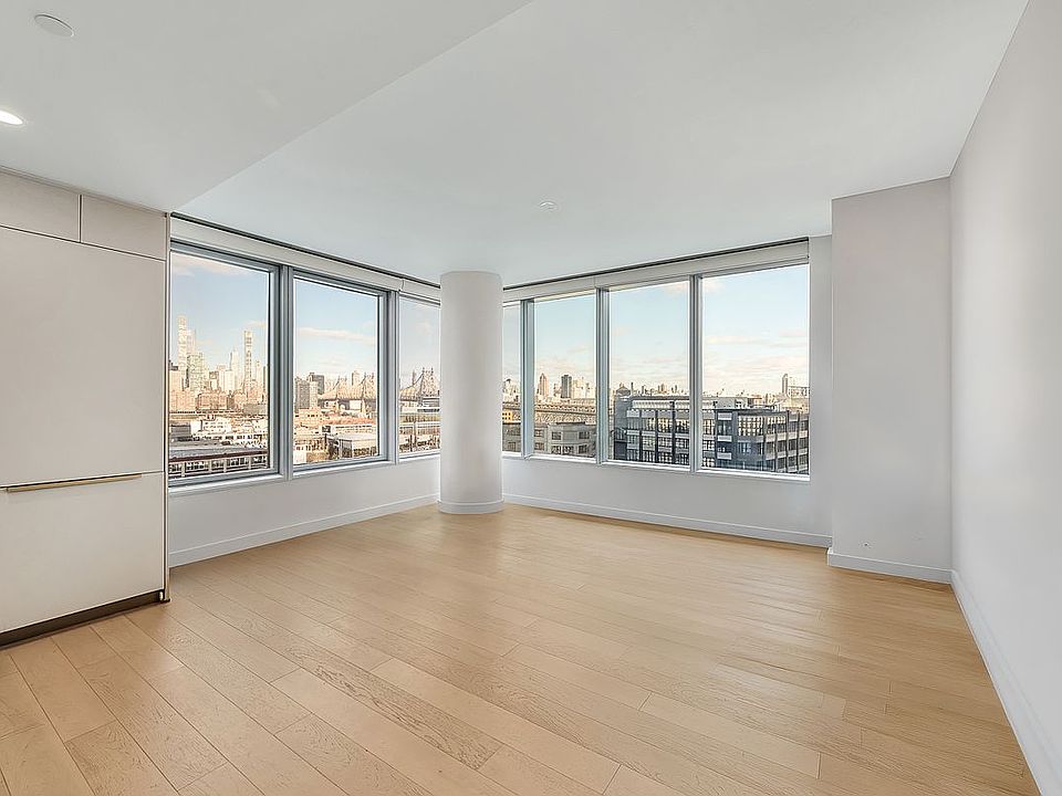 1st image of 3 Court Sq #902