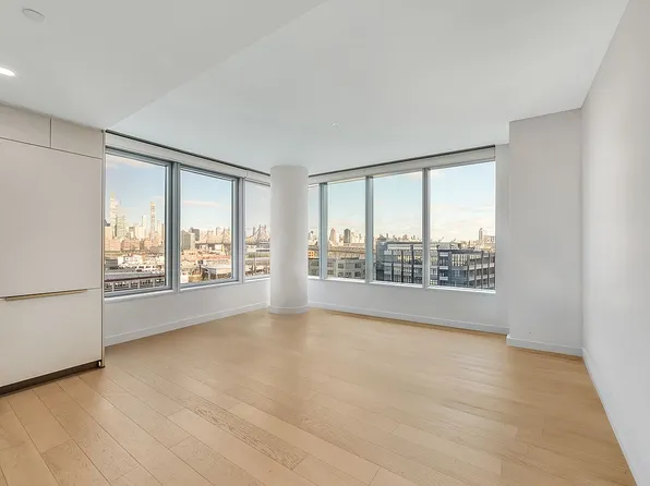 3 Court Sq #902, Long Island City, NY 11101