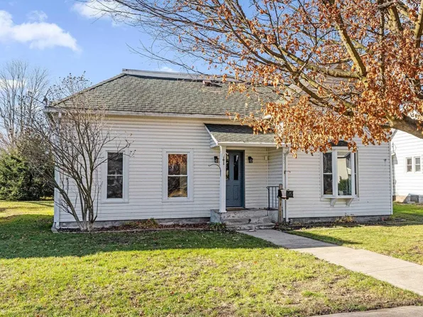 305 N Main St, Syracuse, IN 46567