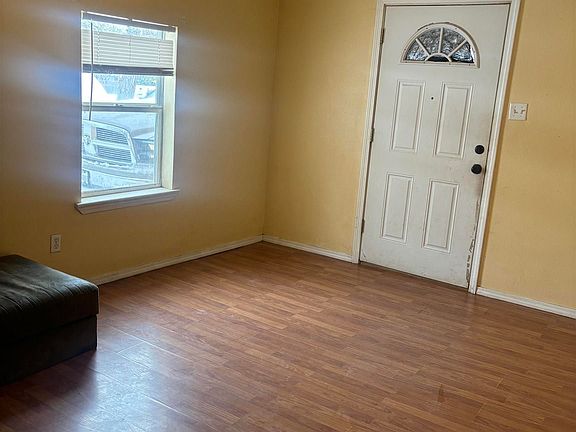 4th image of 600 N Oak St