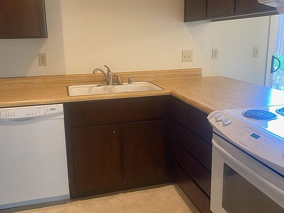 4th image of 18331 Serpilio Dr