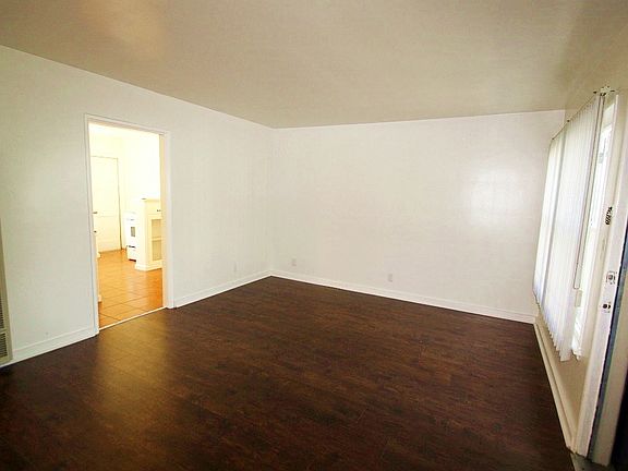 2nd image of 3811 Lockland Dr APT 7