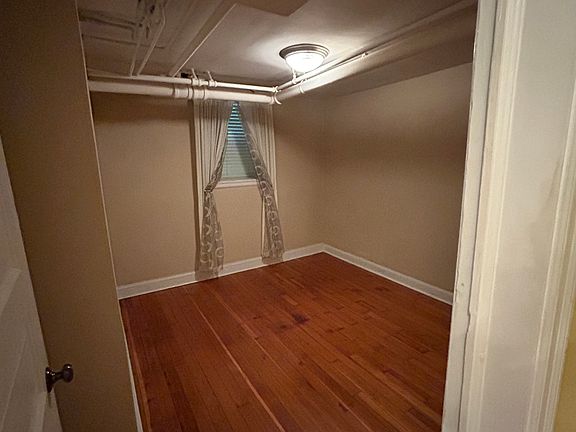 3rd image of 2300 Girard Ave S APT 1