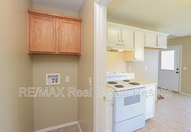 621 Bliss Cir — Photo 16
