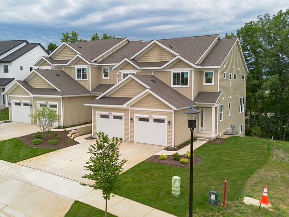 3rd image of 2258 Watertown Way NE
