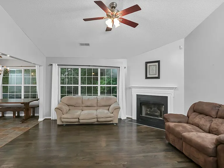 109 Gibson Forest Dr — Photo 5