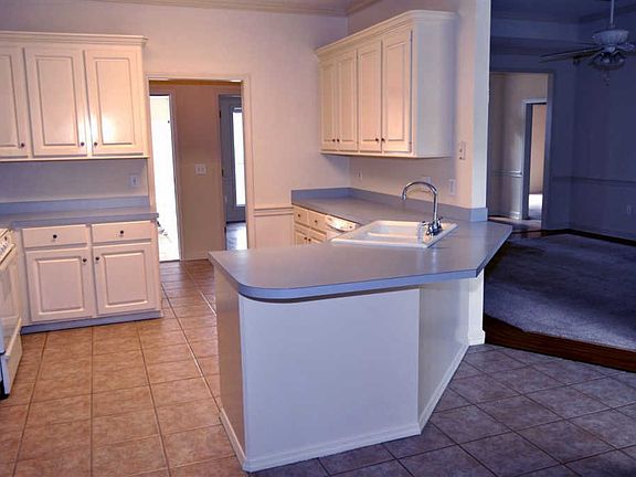 5th image of 136 Wildwood Blvd