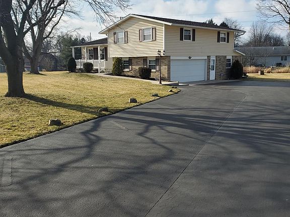 3rd image of 234 Hillcrest Dr
