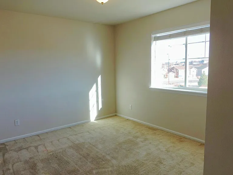 1073 White Leaf Cir — Photo 12