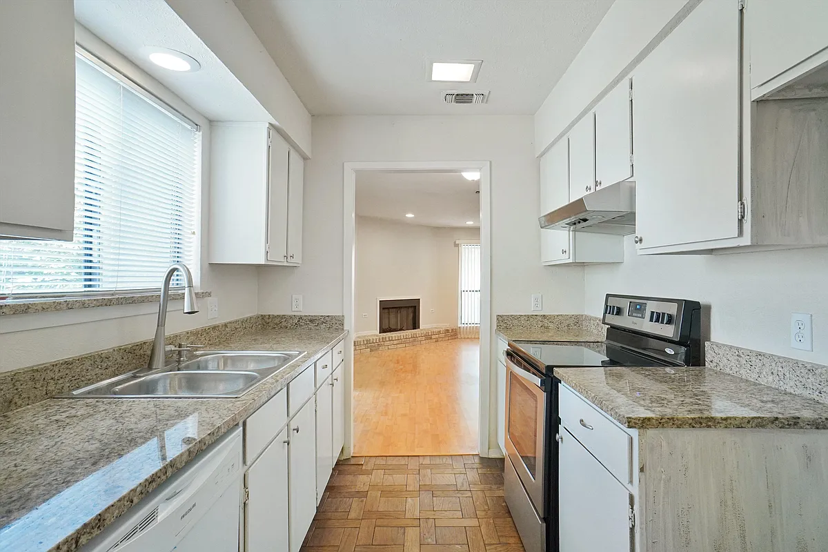 Building Photo - 4908 Byers Ave #D