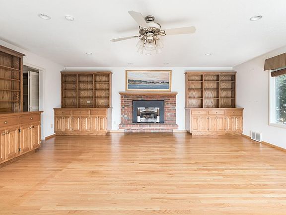 5th image of 328 Isbel Dr