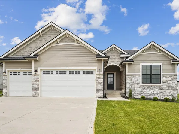 17829 Valley View Dr, Clive, IA 50325