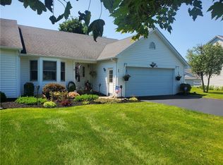 33 Hampton Ln, Fairport, NY