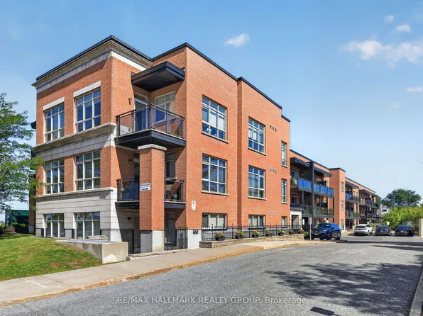 3684 Fallowfield Rd #220, Ottawa, ON K2J 4H3